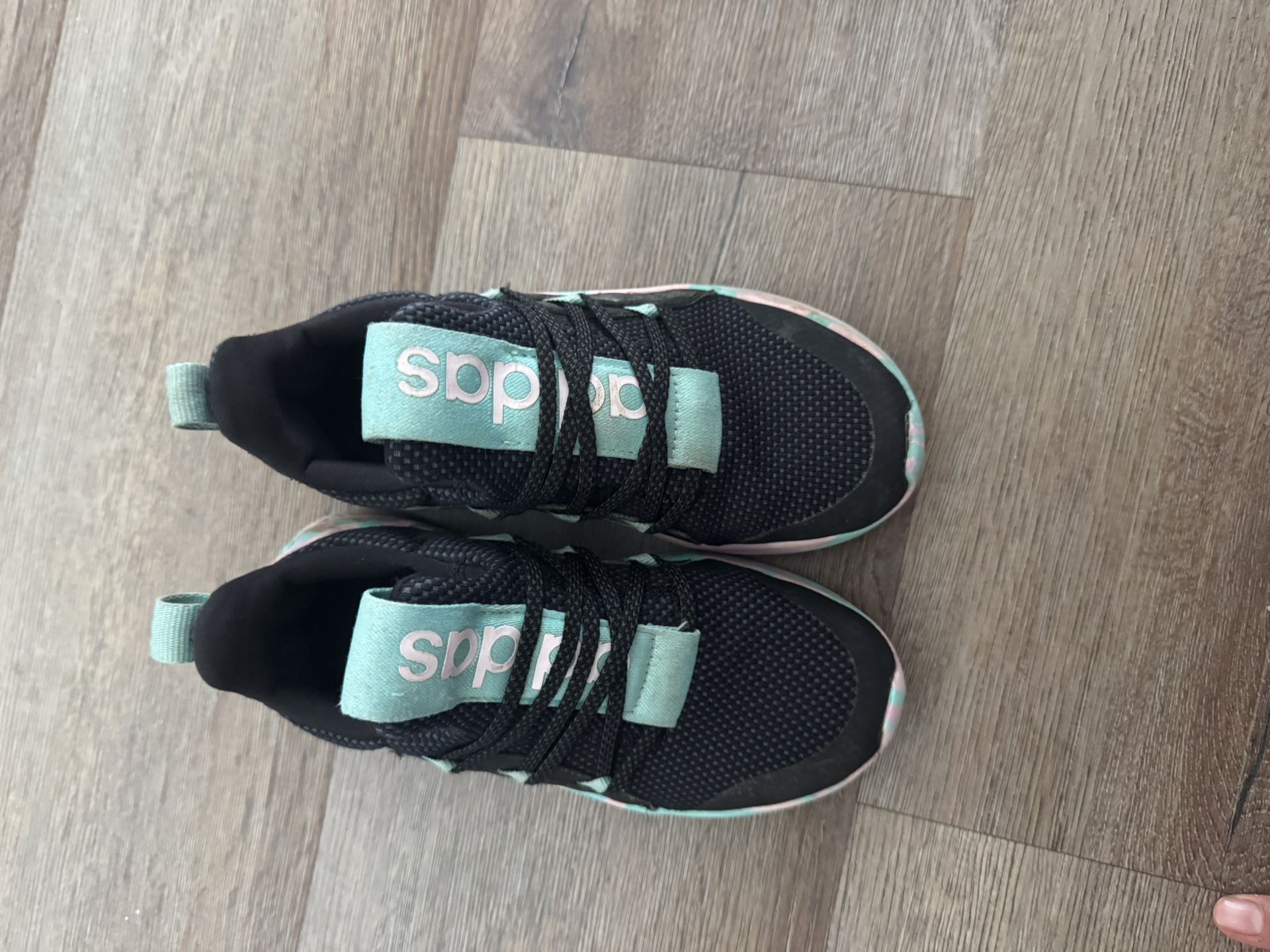 Adidas Tennis Shoes