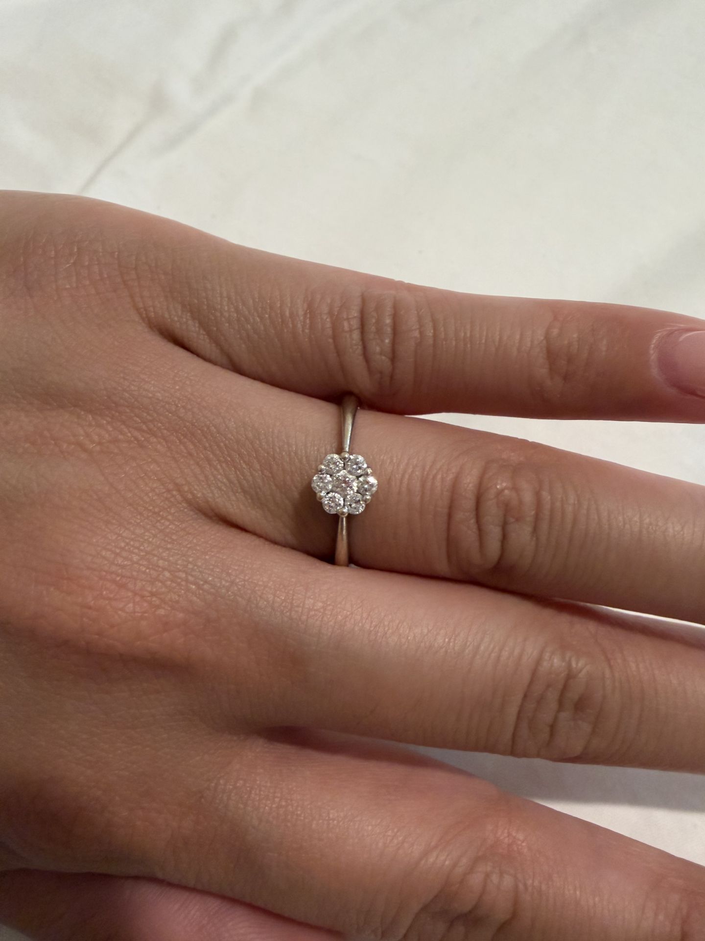 18K white gold engagement ring