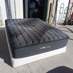 Queen memory foam mattress and box spring