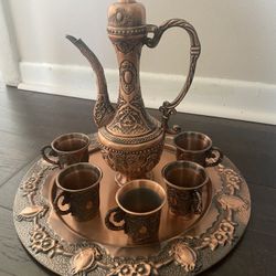 Very beautiful tray with the cups decorations