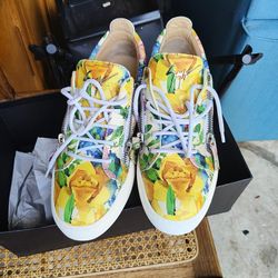 Giuseppe Zanotti
Nacy Graphic Leather Low-Top Sneakers