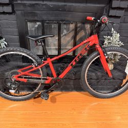 Trek Precaliber 24” kids bike