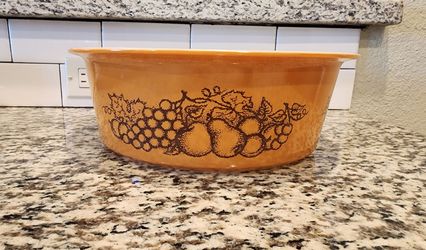 PYREX OLD ORCHARD BIG BERTHA *NO LID *