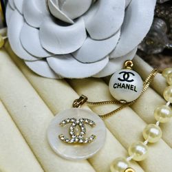 Round White Shell Pendant With Rhinestone CC Logo Necklace 