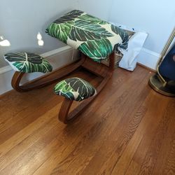 Solid wood Upholstered Standing chair