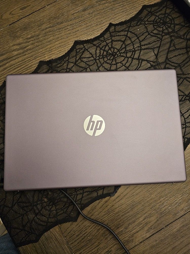 HP LAPTOP 15-fd0103ds. Touchscreen