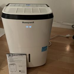 LIKE NEW HONEYWELL DEHUMIDIFIER TP30WKN 