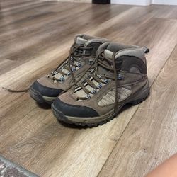 Denali Size 8 Hiking Boots 