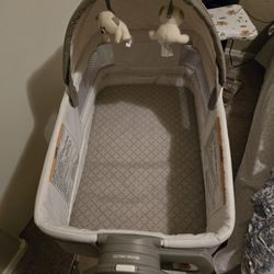 Graco dream suite bassinet/ changing table