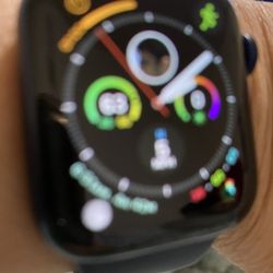 Spotless series 6 Apple Watch, 40 mm.   Blue color  Comes with extra straps and original box!