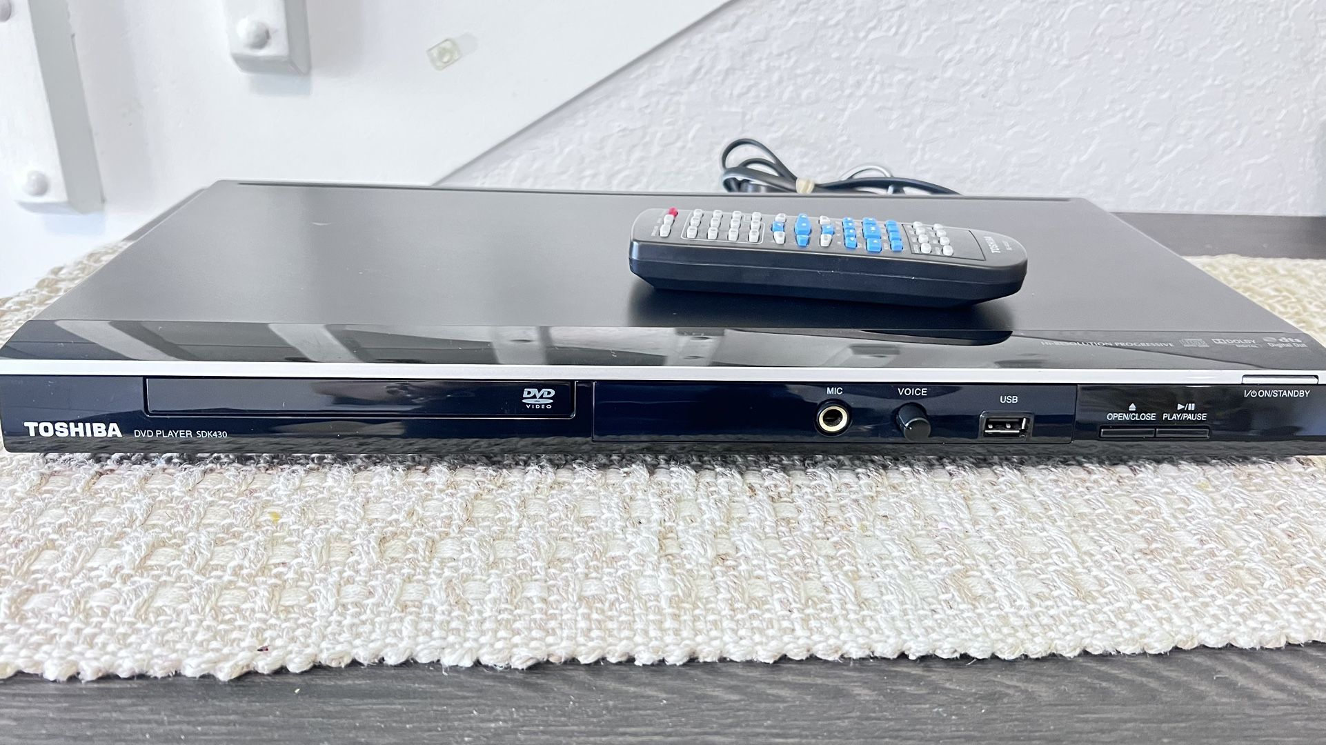 Toshiba SDK-430 DVD Player + Mic access for karaoke