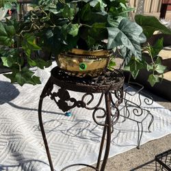 Mesa De Planta En Buenas Condiciones 