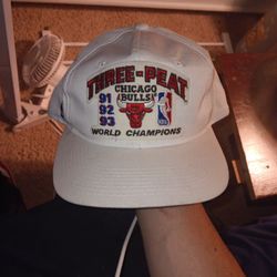 Early 1990's Vintage Chicago Bulls Three Peat Hat