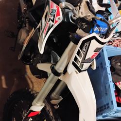 Apollo Dirt Bike