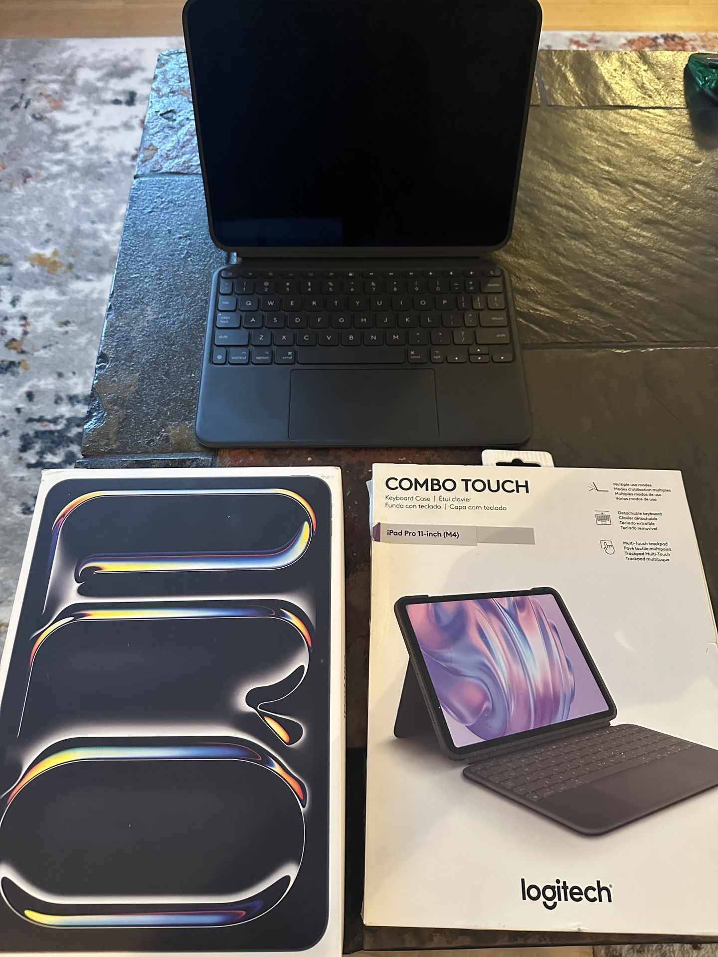 Apple iPad Pro 11 Inch M4 256gb + Logitech Combo Touch Keyboard
