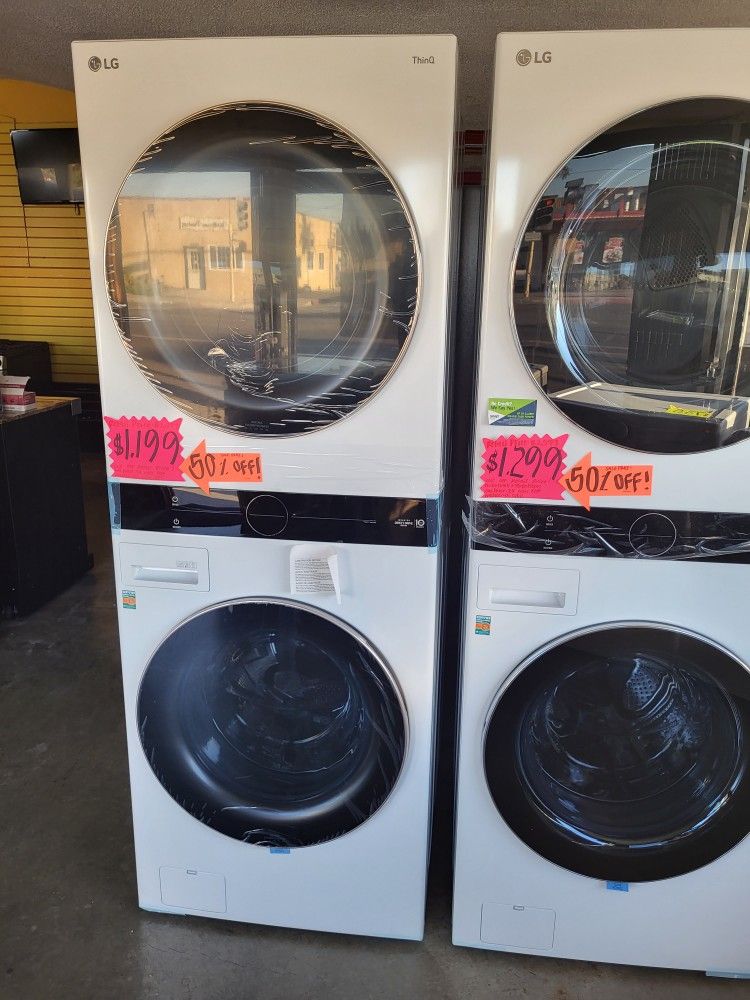 New LG ThinQ WashTower Single Unit Front Load Washer 4.5 Cubic Feet & Gas Dryer 7.4 Cubic Feet