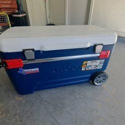 hielera igloo 110qts  buenas condiciones