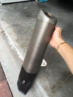 R6 slip on