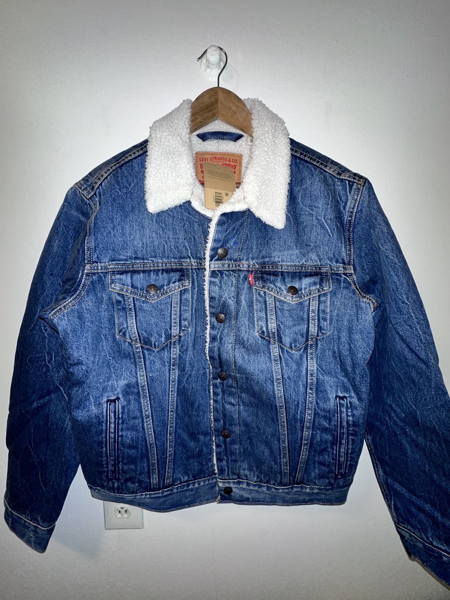 New with tags Levi’s sherpa jacket S 