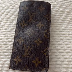 Louie Vuittion  Glass  Case