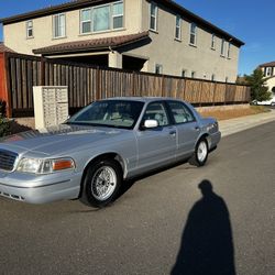 99 Ford Crown, Victoria