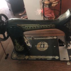 Vintage 1940 Franklin sewing machine