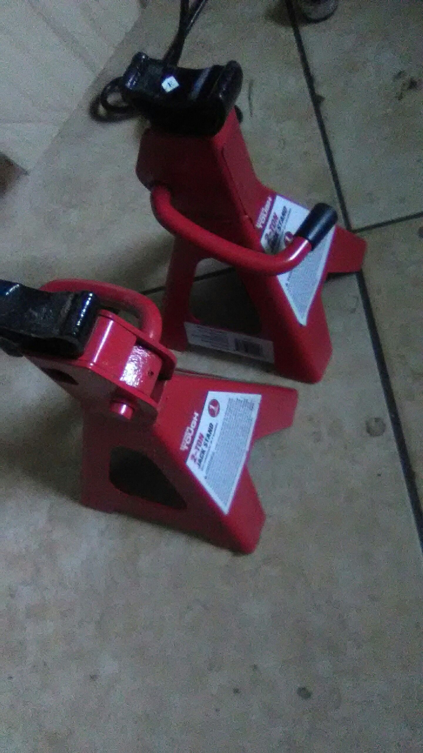 Red jack stands