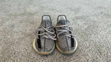 Size 4 Yeezy 350 very good condition