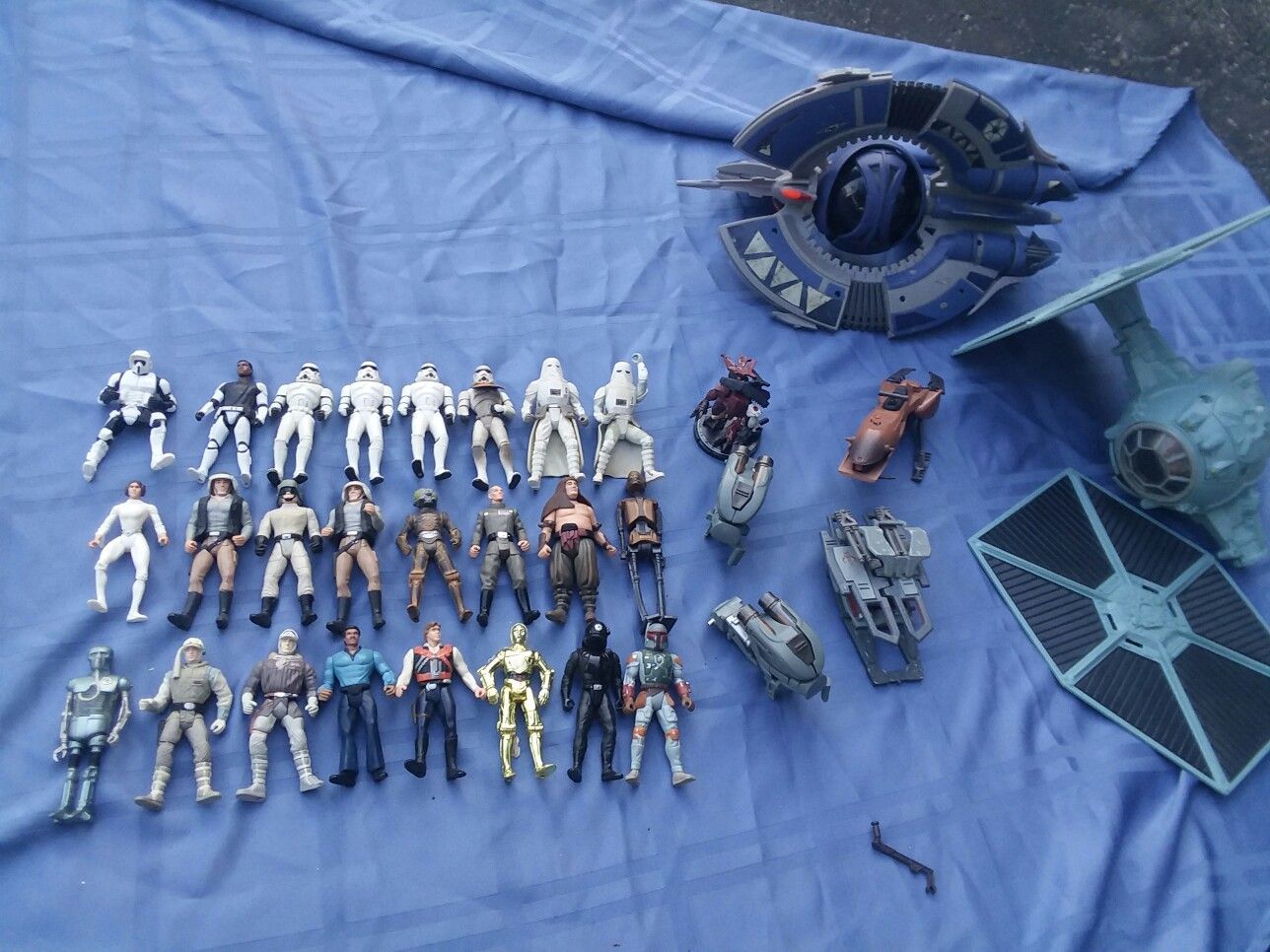 24 Star wars Figures 2 Ships