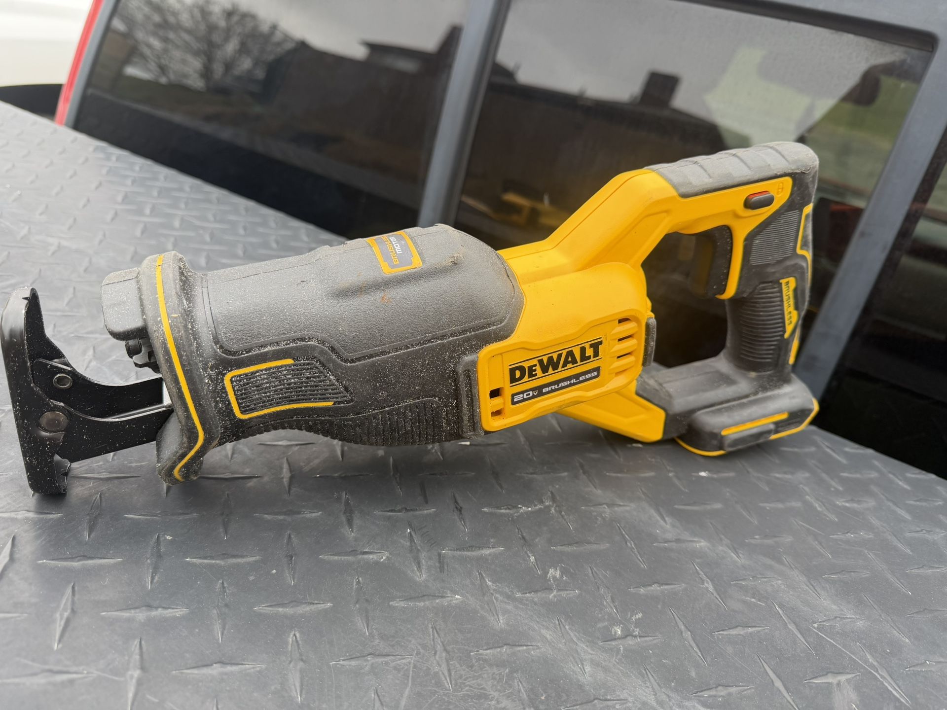 DEWALT XR 20-volt Max Variable Speed Brushless Cordless Reciprocating Saw  (new)(Read ad)