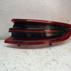 2015 2018 Porsche Macan LED Right RH Side Tail Light Used OEM 011.499-04