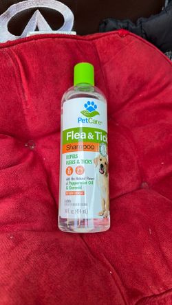 Champú para pulgas d perros muy bueno