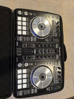 Pioneer DDJ SR2 DJ Controller With Travel Case