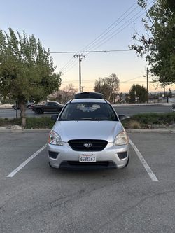 2008 KIA Rondo