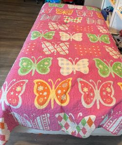 Pink Butterfly Kids Quilt Bedspread