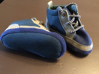 Newborn crib shoes:/ booties