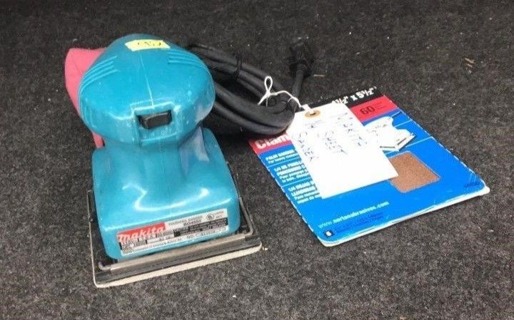 LN MAKITA BO4552 1/4 SHEET FINISHING PALM SANDER w/Dust Bag And Sheet Pack