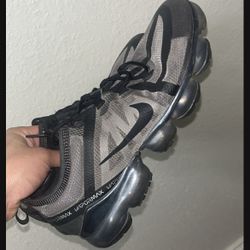 NIKE VAPORMAX 2019 SIZE 9.5