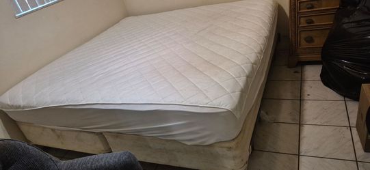 Bedroom set with king size bed