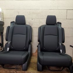 BRAND NEW BLACK LEATHER BUCKET SEATS WITH SEATBELTS BUILD IN 