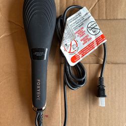 Foxy Bae Heated Brush 