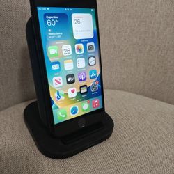 iPhone SE2 black 64G unlocked for any carrier very good condition