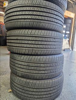 225/60/18 Goodyear 📍📍 Vendo un set de llantas con 80% de vida las 4 📍🌟