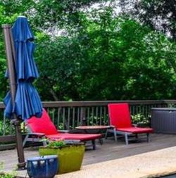 Outdoor pool lounge chairs with cushion