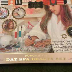 Brand NEW FAO Schwarz Day Spa Beauty Set