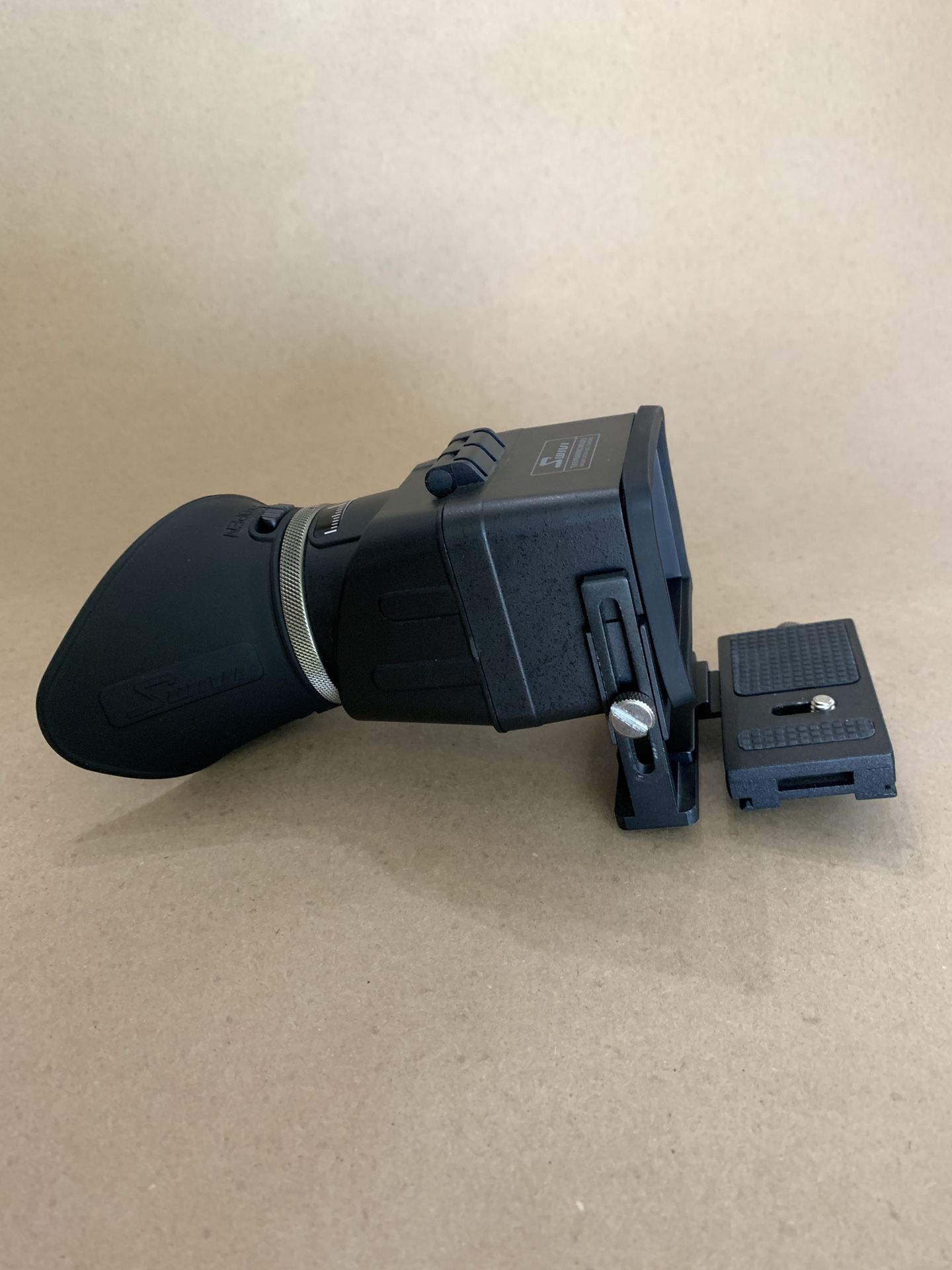 SWIVI viewfinder for DSLR camera’s