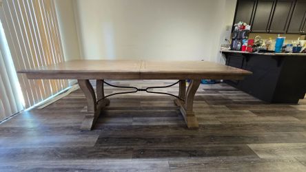 Dinning table 6-8 ppl