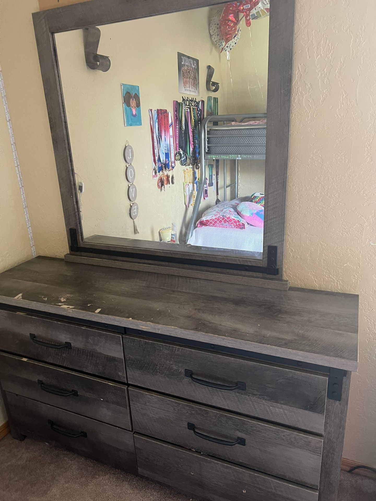 Bedroom Dresser With Mirror