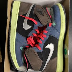 Jordan 1’s Tokyo size 9.5 (2 sets of shoelaces)
