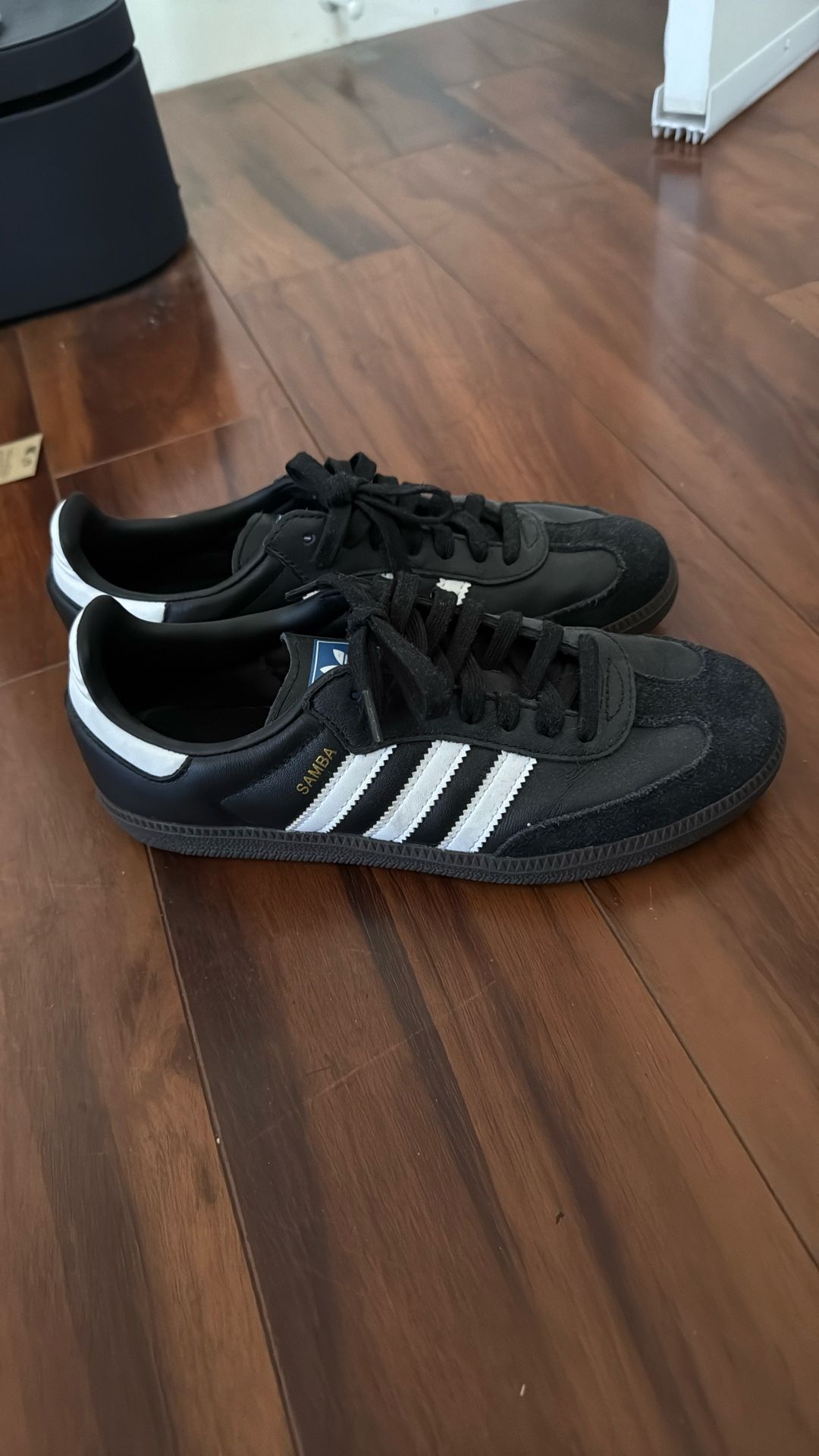 Women's Adidas Sambas size 6
